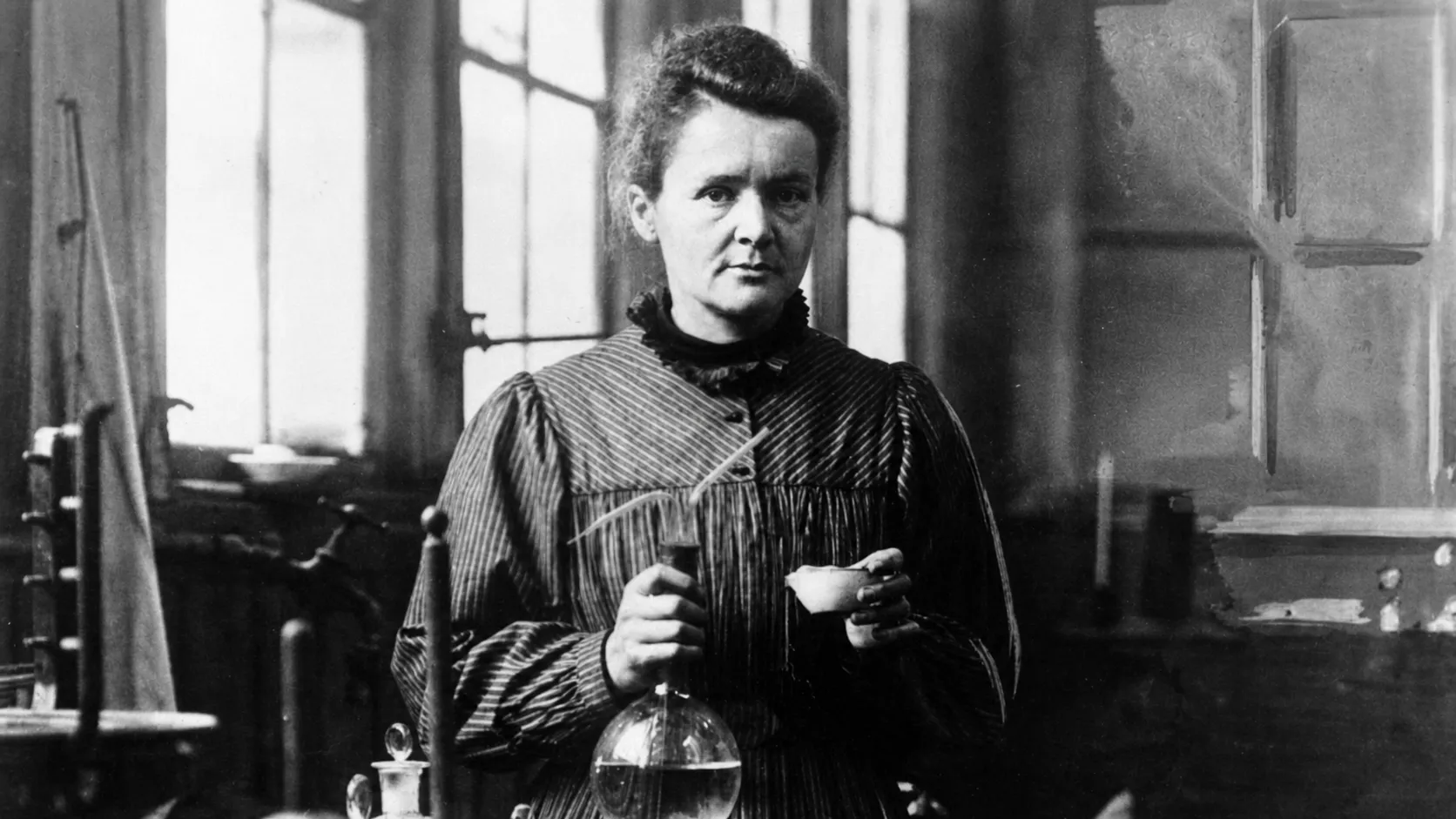 A Matéria Insubmissa: Marie Skłodowska Curie e a Ruptura do Paradigma Atômico