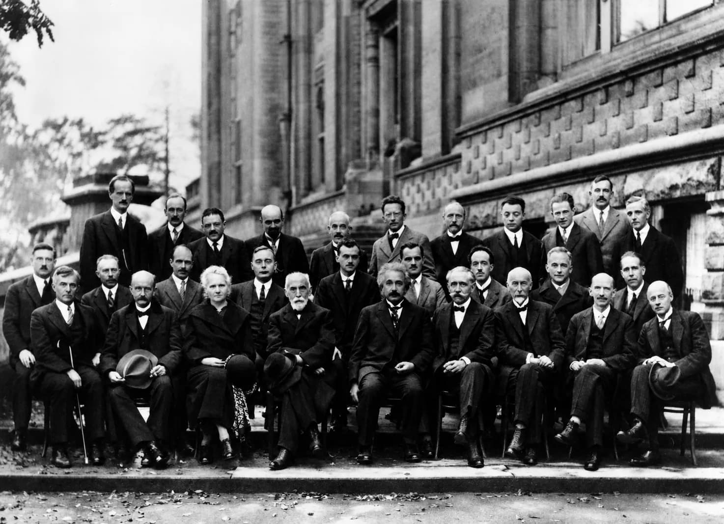A Foto Mais Inteligente da História: O Encontro de Mentes que Mudou o Mundo